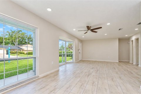 Casa en venta en Tampa, Florida, 5 dormitorios, 225.29 m2 № 2386611 - foto 7