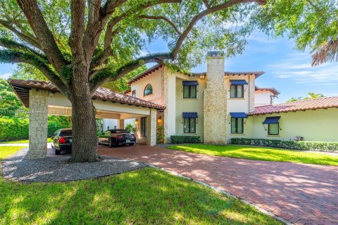 House in Coral Gables, Florida 5 bedrooms, 609.62 sq.m. № 1811292 - photo 4