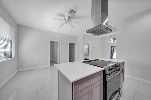 House in Alva, Florida 3 bedrooms, 107.49 sq.m. № 2105356 - photo 19