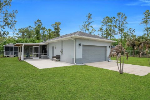 House in Alva, Florida 3 bedrooms, 107.49 sq.m. № 2105356 - photo 13