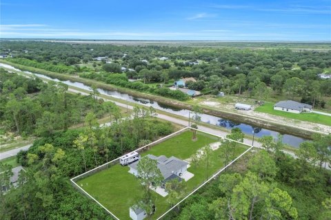 House in Alva, Florida 3 bedrooms, 107.49 sq.m. № 2105356 - photo 5