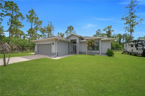 House in Alva, Florida 3 bedrooms, 107.49 sq.m. № 2105356 - photo 11