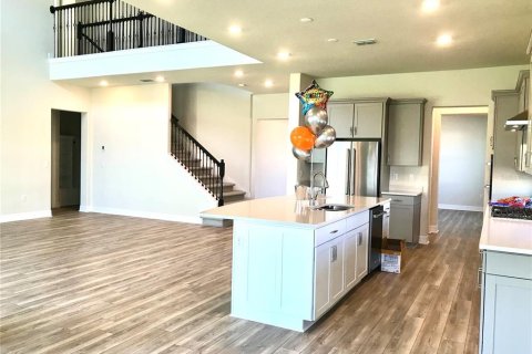 House in Orlando, Florida 4 bedrooms, 390.65 sq.m. № 1071639 - photo 5