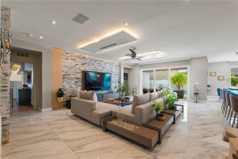 House in Wesley Chapel, Florida 4 bedrooms, 258.08 sq.m. № 2149081 - photo 8