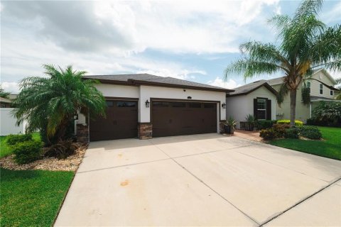 House in Wesley Chapel, Florida 4 bedrooms, 258.08 sq.m. № 2149081 - photo 2