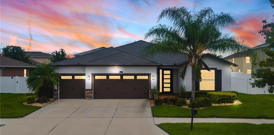 House in Wesley Chapel, Florida 4 bedrooms, 258.08 sq.m. № 2149081