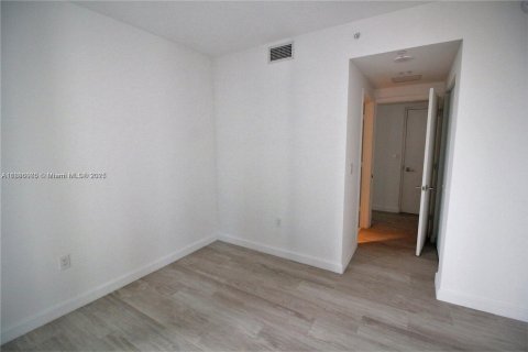Copropriété à vendre à Miami, Floride: 2 chambres № 1932278 - photo 11
