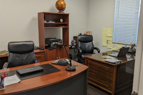 Immobilier commercial à louer à Tampa, Floride: 167.22 m2 № 823519 - photo 17