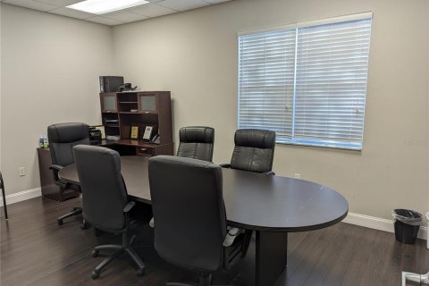 Immobilier commercial à louer à Tampa, Floride: 167.22 m2 № 823519 - photo 9