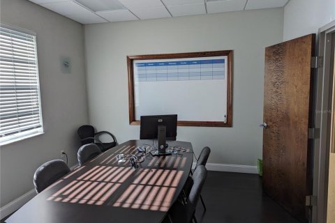 Immobilier commercial à louer à Tampa, Floride: 167.22 m2 № 823519 - photo 7