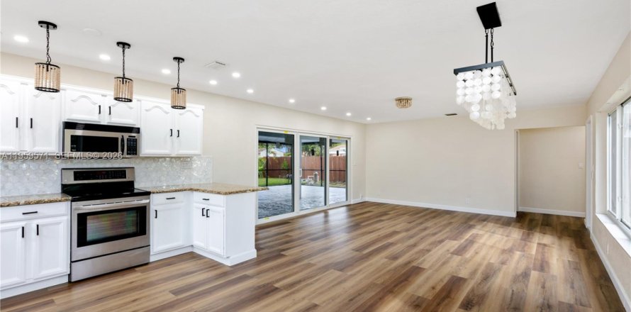 Дом в Холливуд, Флорида 2 спальни, 103.12м2 № 2022275