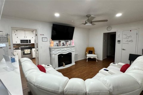 Commercial property in Chiefland, Florida 217.3 sq.m. № 2239078 - photo 14