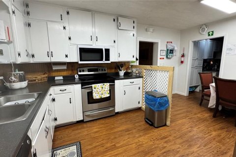 Commercial property in Chiefland, Florida 217.3 sq.m. № 2239078 - photo 22