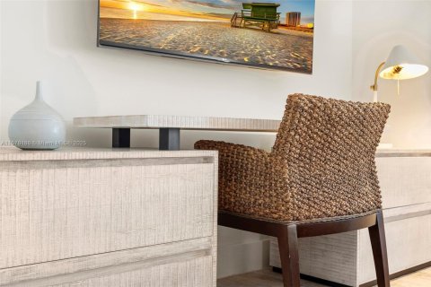 Condo in Miami Beach, Florida, 2 bedrooms  № 2022962 - photo 21