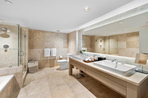Condo in Miami Beach, Florida, 2 bedrooms  № 2022962 - photo 23