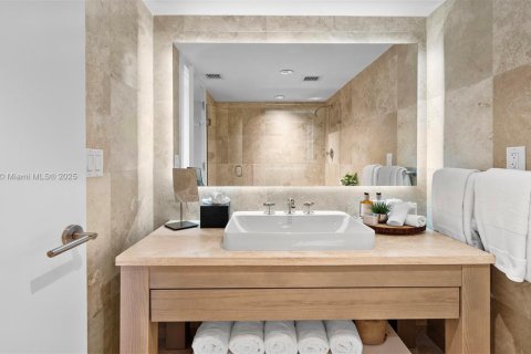Condo in Miami Beach, Florida, 2 bedrooms  № 2022962 - photo 30