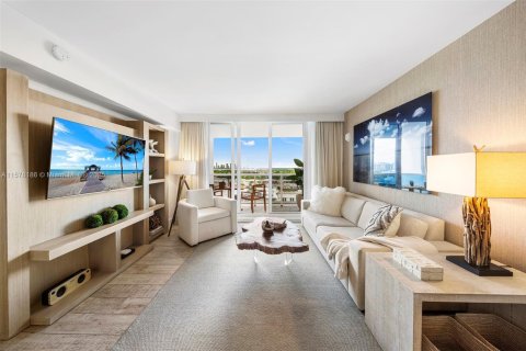 Condo in Miami Beach, Florida, 2 bedrooms  № 2022962 - photo 2