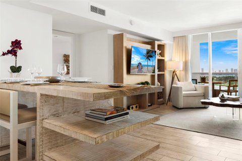 Condo in Miami Beach, Florida, 2 bedrooms  № 2022962 - photo 10