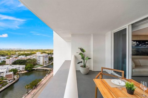 Condo in Miami Beach, Florida, 2 bedrooms  № 2022962 - photo 3