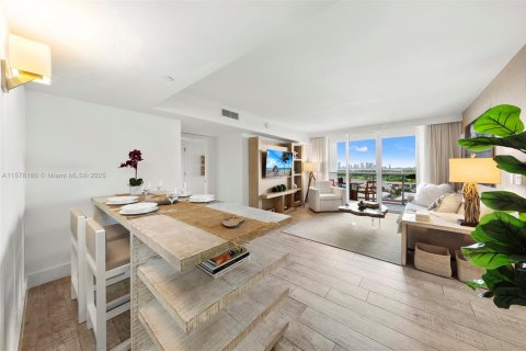 Condo in Miami Beach, Florida, 2 bedrooms  № 2022962 - photo 11