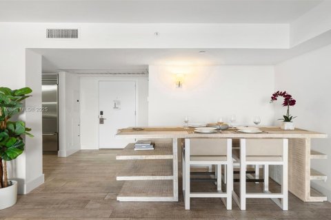 Condo in Miami Beach, Florida, 2 bedrooms  № 2022962 - photo 12