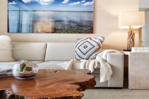 Condo in Miami Beach, Florida, 2 bedrooms  № 2022962 - photo 9