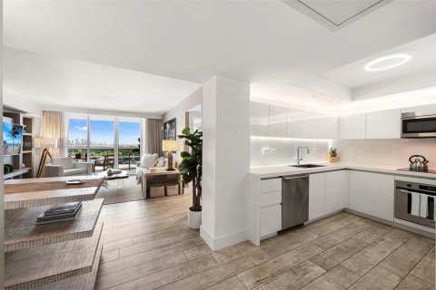 Condo in Miami Beach, Florida, 2 bedrooms  № 2022962 - photo 4