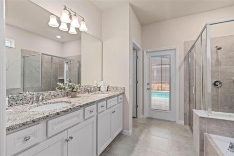 House in Davenport, Florida 7 bedrooms, 293.01 sq.m. № 1658438 - photo 15