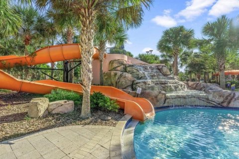 House in Davenport, Florida 7 bedrooms, 293.01 sq.m. № 1658438 - photo 25