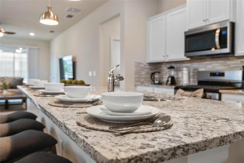 House in Davenport, Florida 7 bedrooms, 293.01 sq.m. № 1658438 - photo 8