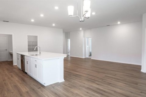 House in Auburndale, Florida 4 bedrooms, 188.5 sq.m. № 2220814 - photo 5