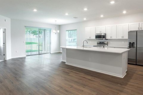 House in Auburndale, Florida 4 bedrooms, 188.5 sq.m. № 2220814 - photo 4