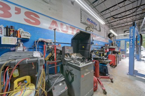 Propiedad comercial en venta en Oakland Park, Florida № 1958104 - foto 19