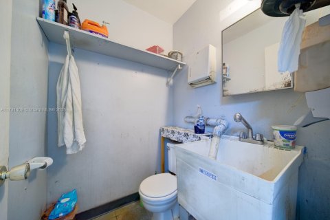 Propiedad comercial en venta en Oakland Park, Florida № 1958104 - foto 3