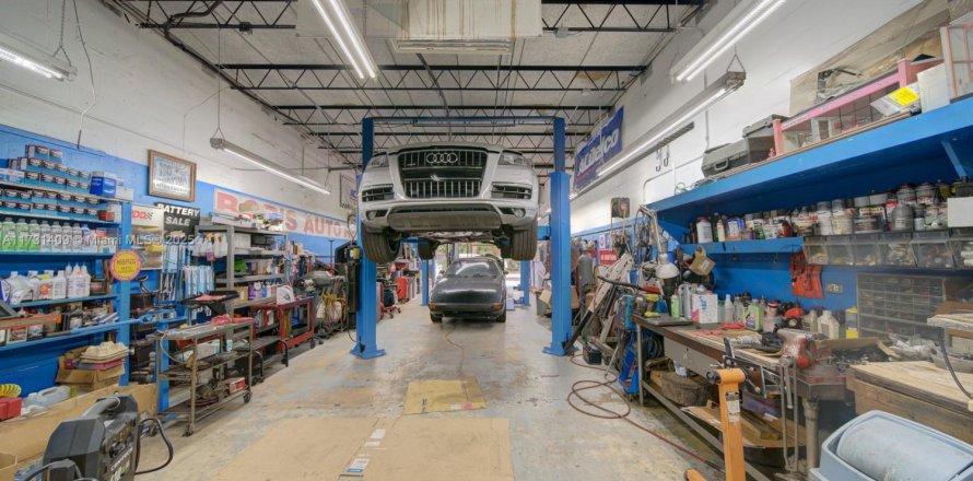 Propiedad comercial en Oakland Park, Florida № 1958104