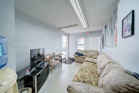 Propiedad comercial en venta en Oakland Park, Florida № 1958104 - foto 6