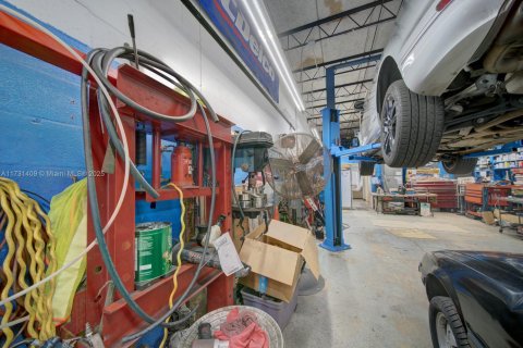 Propiedad comercial en venta en Oakland Park, Florida № 1958104 - foto 12