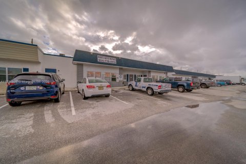 Propiedad comercial en venta en Oakland Park, Florida № 1958104 - foto 14