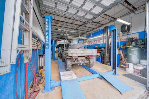 Propiedad comercial en venta en Oakland Park, Florida № 1958104 - foto 10