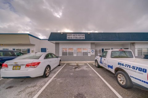 Propiedad comercial en venta en Oakland Park, Florida № 1958104 - foto 2