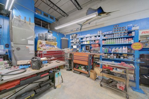 Propiedad comercial en venta en Oakland Park, Florida № 1958104 - foto 21