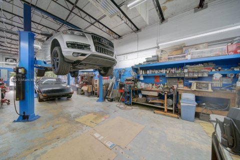 Propiedad comercial en venta en Oakland Park, Florida № 1958104 - foto 18