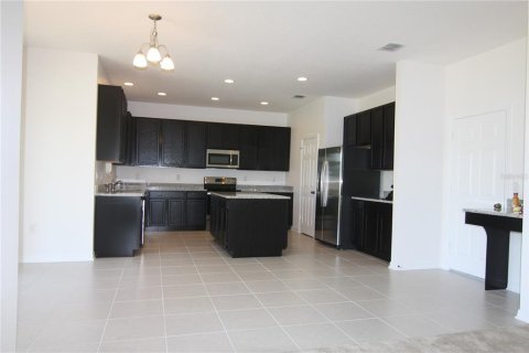 House in Winter Garden, Florida 4 bedrooms, 229.38 sq.m. № 1651088 - photo 5