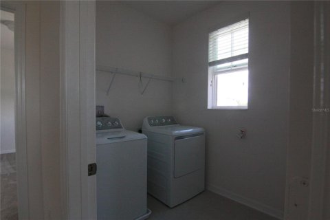 House in Winter Garden, Florida 4 bedrooms, 229.38 sq.m. № 1651088 - photo 18