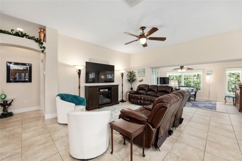 House in The Villages, Florida 3 bedrooms, 227.05 sq.m. № 1898972 - photo 25