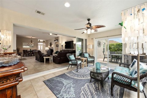 House in The Villages, Florida 3 bedrooms, 227.05 sq.m. № 1898972 - photo 26