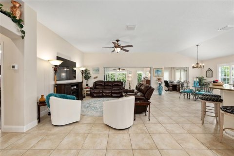 House in The Villages, Florida 3 bedrooms, 227.05 sq.m. № 1898972 - photo 23