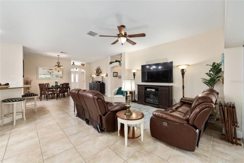 House in The Villages, Florida 3 bedrooms, 227.05 sq.m. № 1898972 - photo 24