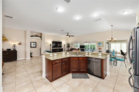 House in The Villages, Florida 3 bedrooms, 227.05 sq.m. № 1898972 - photo 17