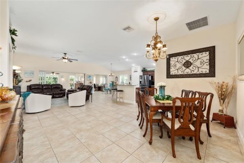 House in The Villages, Florida 3 bedrooms, 227.05 sq.m. № 1898972 - photo 22